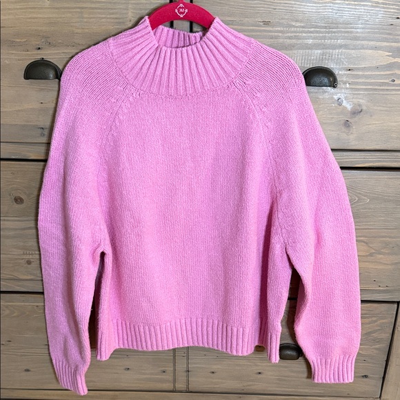 Old Navy Sweaters - EUC Old Navy Pink Turtleneck Sweater sz M